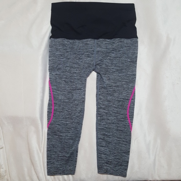 Maternity workout capris - Picture 2 of 3